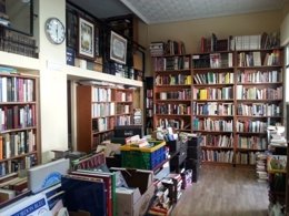 Librería El Libro Errante en Málaga de Miguel Ángel García (propietario)