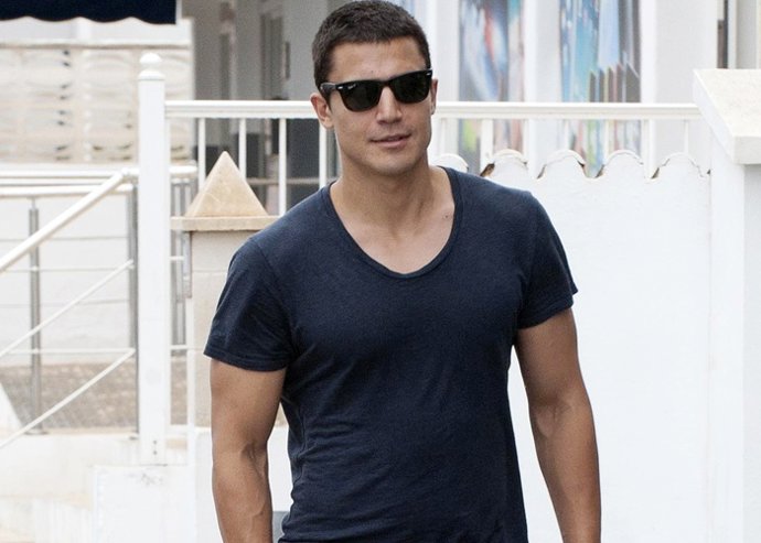 alex gonzalez disfruta de su solteria en ibiza