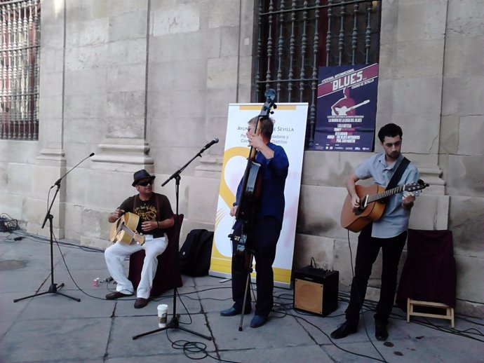 Aperitivo callejero del I Festival de Blues de Sevilla.
