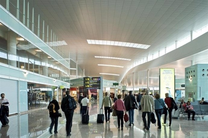 Pasajeros en el aeropuerto Barcelona-El Prat