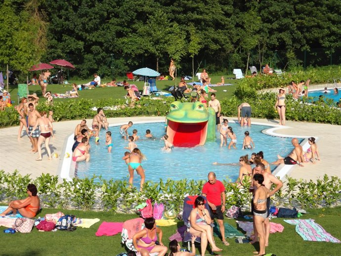 Piscina de Elorrio en agosto