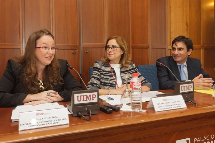 La consejera de Presidencia, Leticia Díaz, en la UIMP