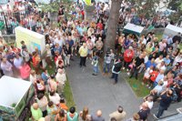 Cientos de personas se concentran en Laredo para condenar el crimen en la playa Salvé