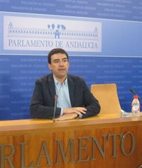 Jiménez (PSOE-A): Arenas "vuelve a tomar las riendas" del PP-A utilizando el "juego sucio" de la corrupción contra Díaz
