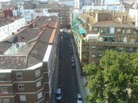 Zaragoza-.Familiares del hombre atrincherado en un bar tratan de que desista