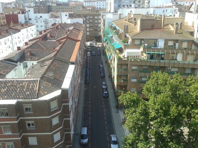 Calle La Salina donde está el bar en el que se ha atrincherado un hombre