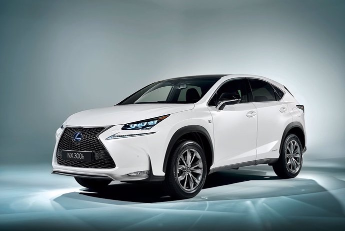 Lexus NX 300h 