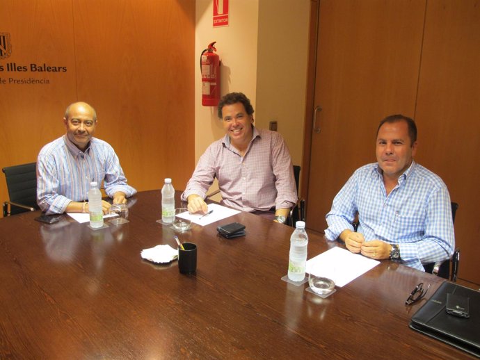 Antonio Gómez reunido con Jaume Rodríguez y Josep Mallol