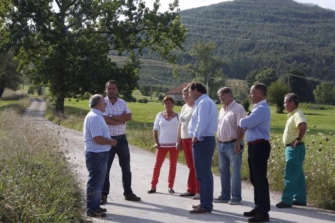 Francisco Rodríguez asiste al inicio de las obras de mejora de los caminos