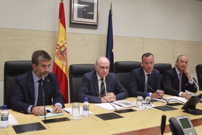 El ministro Jorge Fernández Díaz se reúne con cúpula del Ministerio del Interior