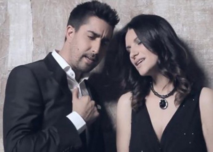Laura Pausini presenta su último videoclip junto a Álex Ubago