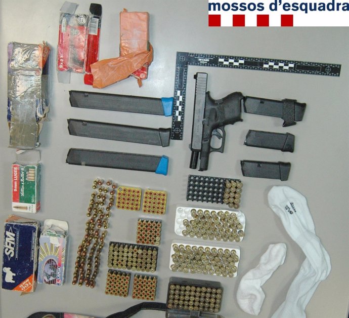Pistola y munición decomisada en Figueres