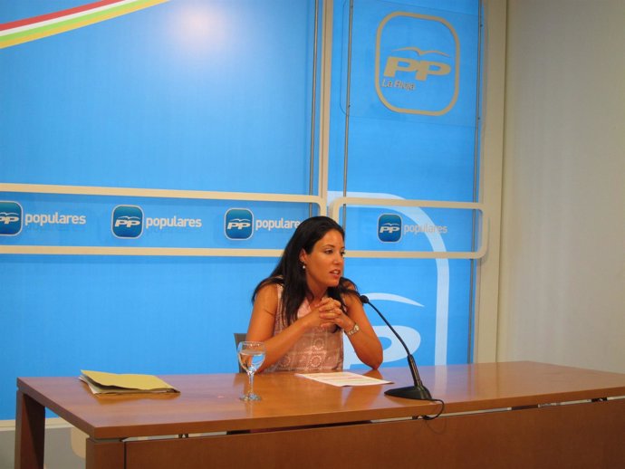 La presidenta de Nuevas Generaciones, Carmen Duque, analiza empleo juvenil