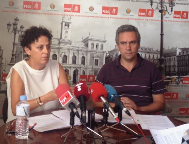 Los concejales del PSOE en Valladolid Rafaela Romero y Javier Izquierdo