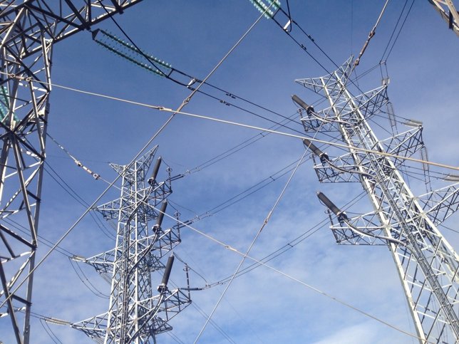 Torres de alta tensión, electricidad, luz