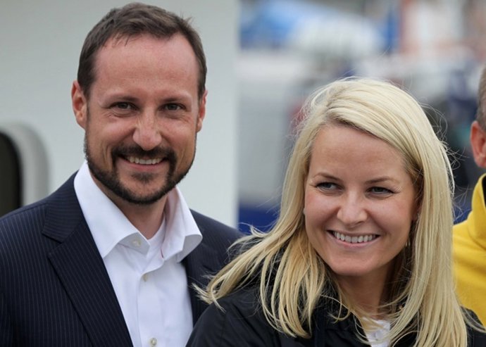 La hija de los príncipes Haakon y Mette-Marit comienza el curso entre críticas