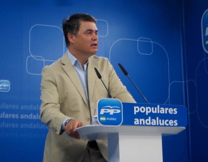 Carlos Rojas en la sede del PP-A