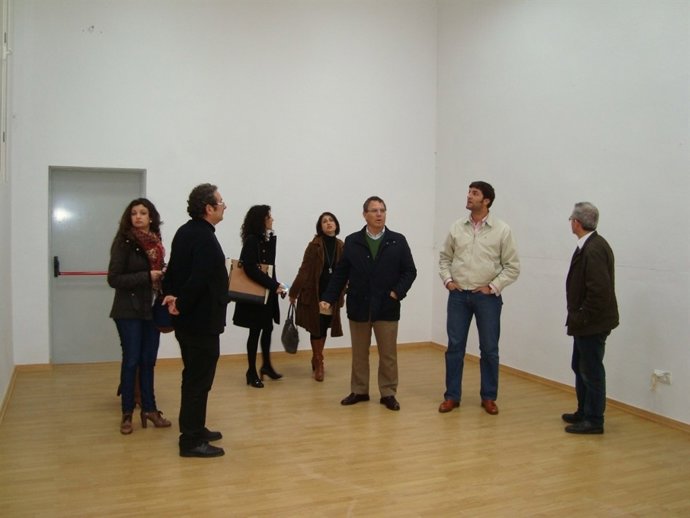 Visita de Villar y el alcalde de Jimena al silo de la localidad