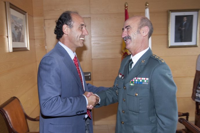 El presidente de Cantabria recibe al nuevo coronel jefe de la Guardia Civil