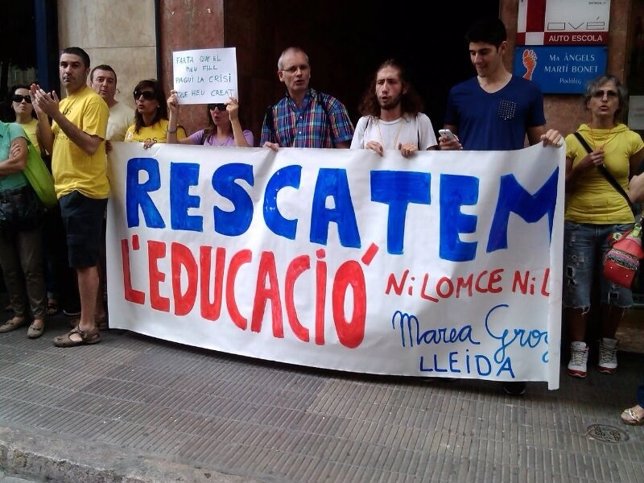 Manifestantes en Lleida contra la Lomce y la Lec.