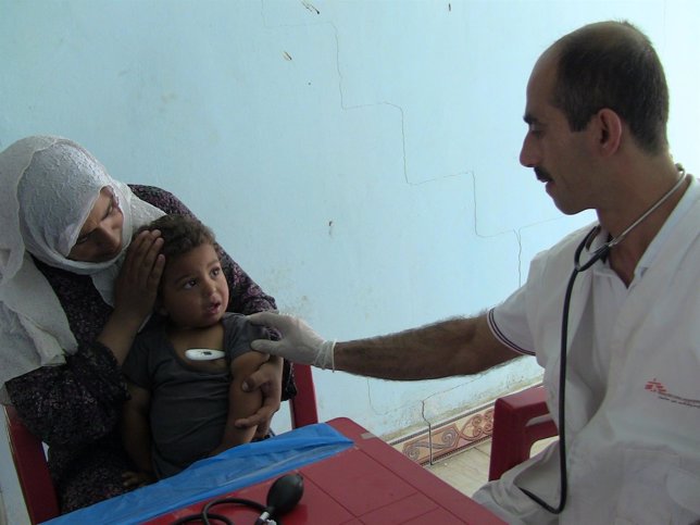Clasificación de pacientes en la clínica de MSF dentro del campamento Baharka, e