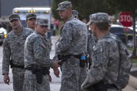 Cesado un policía que fue grabado en vídeo apuntando a manifestantes con un rifle semiautomático en Ferguson