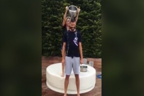 Shakira y Piqué se mojan por el ELA