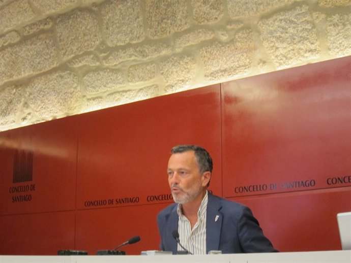 Agustín Hernández, alcalde de Santiago