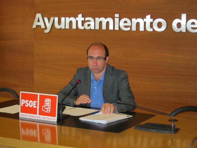 Vicente Urquía informa de la venta de suelo en Las Cañas
