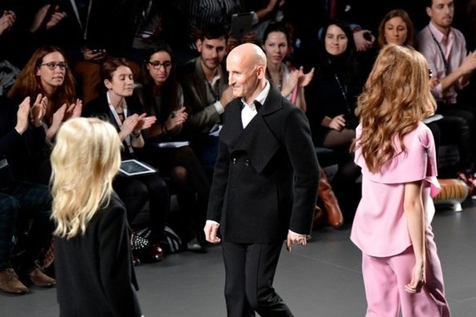 Modesto Lomba en desfile 