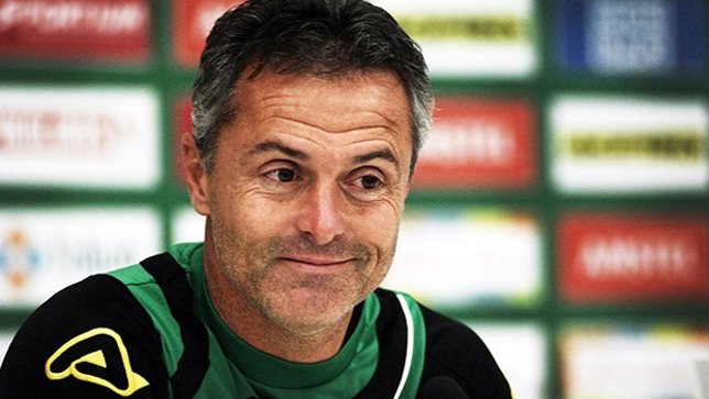 Fran Escribá, entrenador del Elche en rueda de prensa