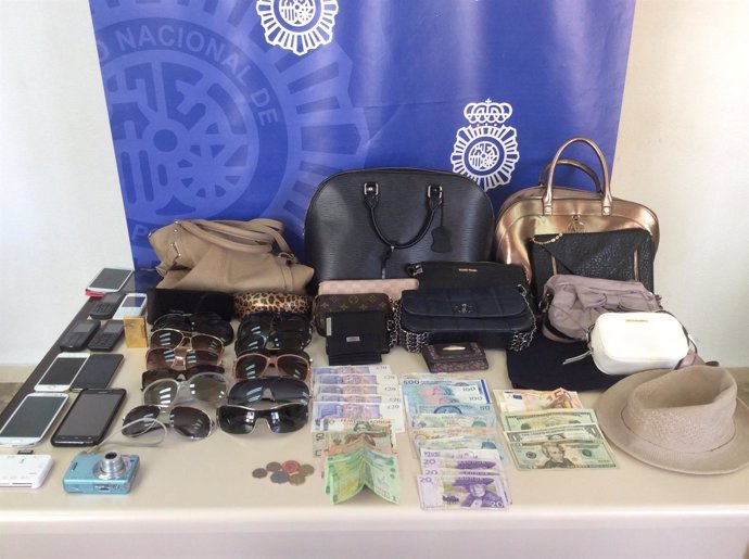 Carteras, bolsos, gafas, teléfonos y dinero intervenido por Policía Nacional