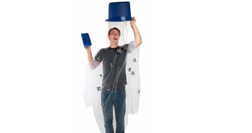 Ice Bucket Challenge disfraz 