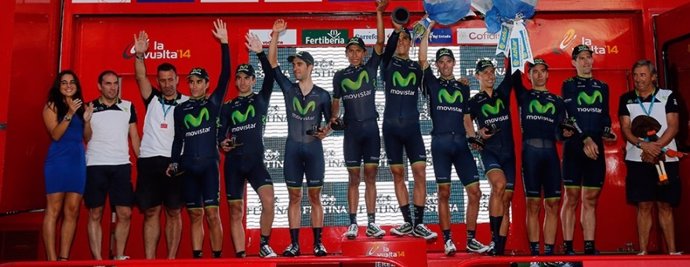 El Movistar se impone en el estreno de La Vuelta y pone a Castroviejo