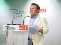 El PSOE-A tacha la política del PP-A como "cortijera" y critica a Moreno por "someterse con gusto" a Arenas