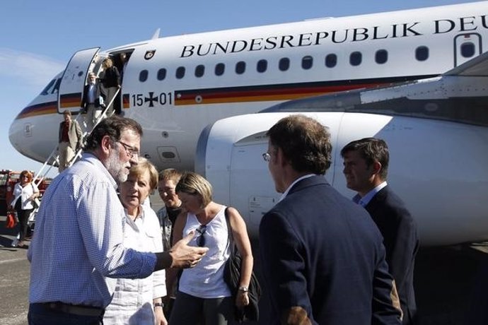 Rajoy recogiendo a Merkel 