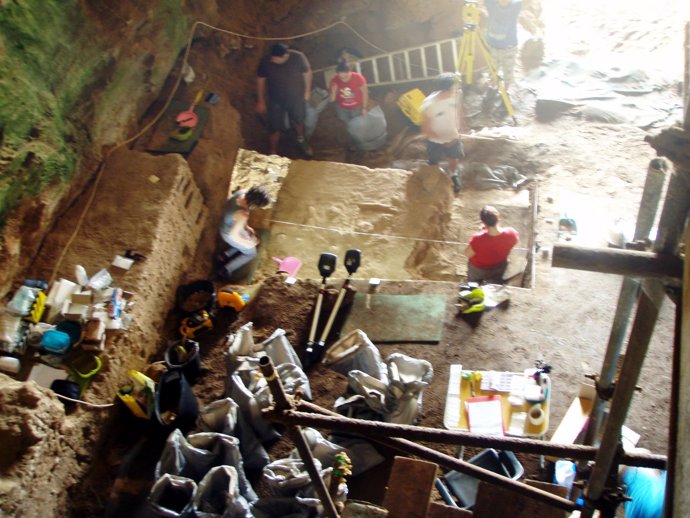 Trabajos de investigación en las cuevas de Gibraltar, Gorham. 