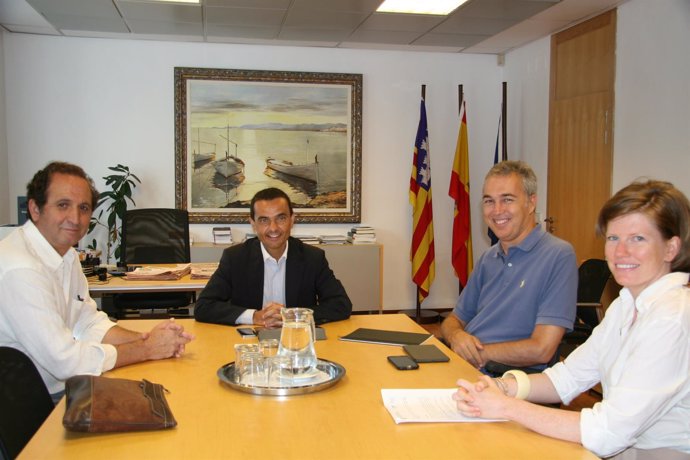 Joaquín García reunido con Handisport