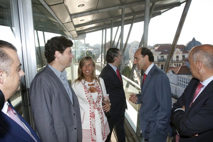 El presidente junto a responsables de la telecabina