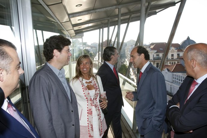 El presidente junto a responsables de la telecabina
