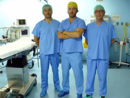 Cirujanos de La Ribera que han realizado la reconstrucción vaginal