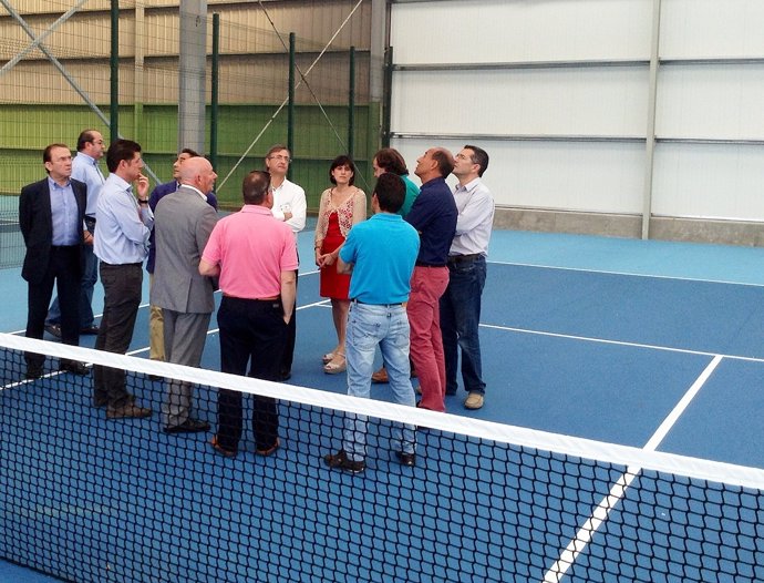 Ayuntamiento recepciona la obras de las pistas de tenis de La Lechera