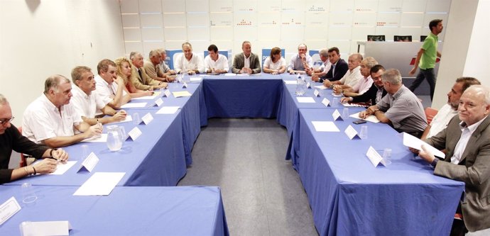 Fabra preside la reunión con organizaciones agrarias sobre el veto ruso.