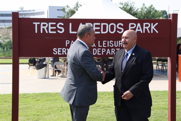 Angel Vega y el alcalde de Laredo Texas 