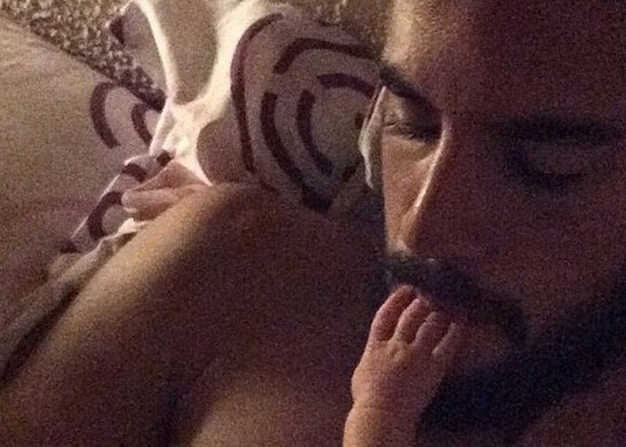 El futbolista Isco nos presenta a su pequeño 