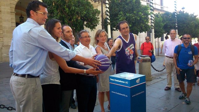 Zoido, en un acto ante el Mundobasket en la ciudad