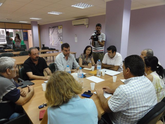 El coordinador andaluz de IU, Antonio Maíllo, en una reunión con COAG