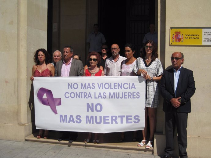 Concentración a las  puertas de la Subdelegación del Gobierno en Alicante
