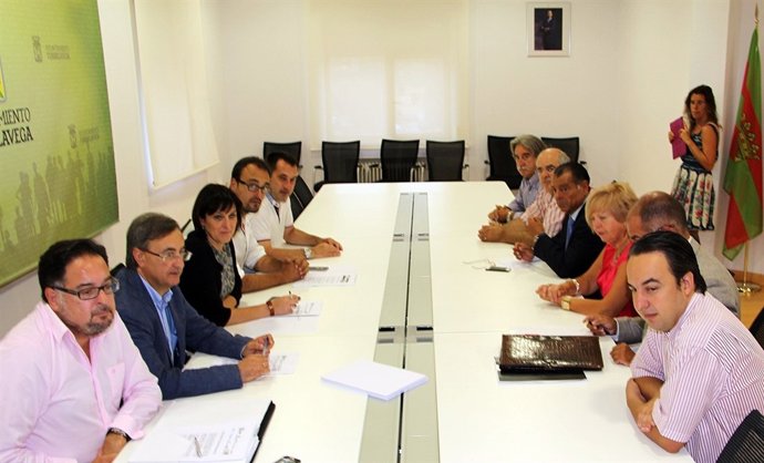 Reunión del equipo de Gobierno con representantes del comercio