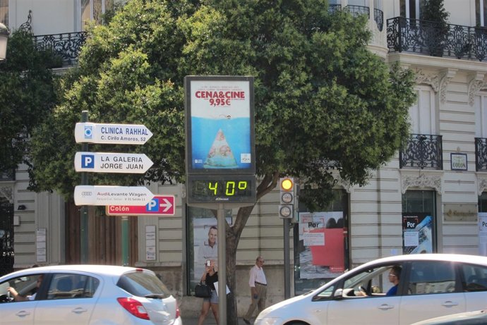 Termómetro en una calle de Valencia con 40 grados